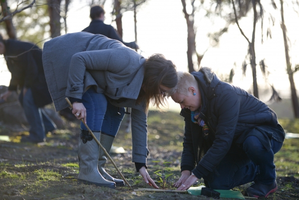gallery/2016 Leaders Forum tree planting at Narmbool/lizcrothers_7601-tn.jpg